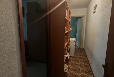 Apartament cu 3 camere semidecomandat în Berceni - 9