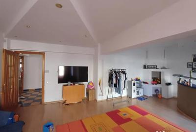 Apartament cu 3 camere decomandat în P-ța Mihai Viteazu - 1