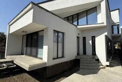 Casă cu 4 camere în Central - 1