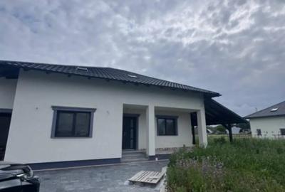 Casă cu 5 camere cu Teren 800 Mp în Horodnic - 1