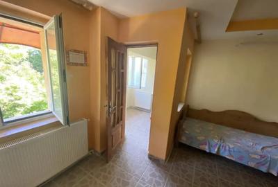 Apartament cu 3 camere decomandat în Filiași - 4