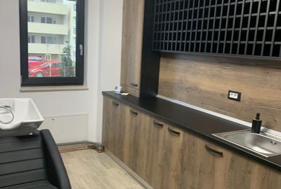 Spațiu comercial, de 70 mp, în Central - 8