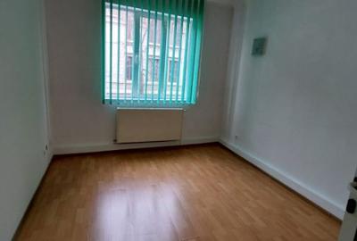 Apartament cu 3 camere semidecomandat în Tineretului - 3