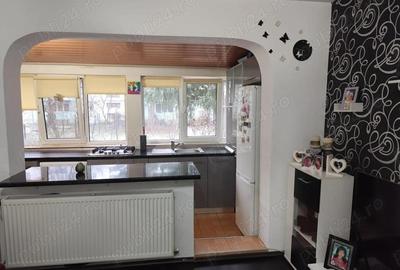 Apartament cu 3 camere semidecomandat în Cornișa - 3