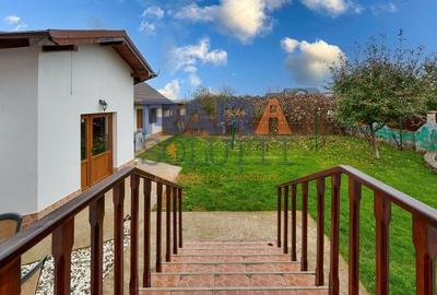 Vilă cu 6 dormitoare, 2 garaje, anexe multiple - 2076 mp teren - 18