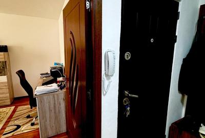 3 camere .. model decomandat ..  zona Lipovei .. etajul 3 - 13