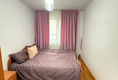 Apartament cu 3 camere semidecomandat în Craiovița Nouă