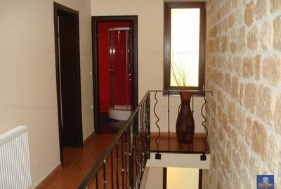 Apartament  3 camere, in vila, Centru, mobilat, finisaje moderne - 2