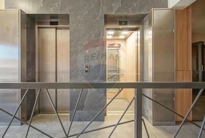 Apartament cu 5 camere decomandat, mobilat în Tractorul - 13