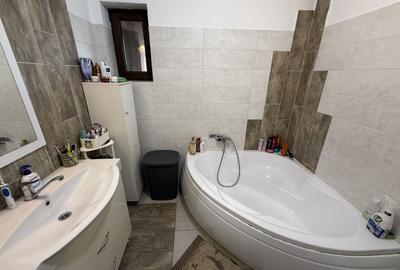 Casă cu 4 camere cu Canalizare în Central - 11