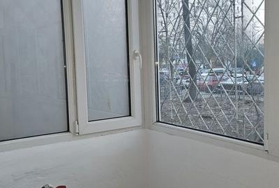 Garsonieră decomandată, mobilată în Titan