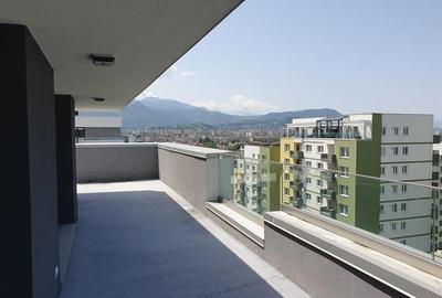 Apartament cu 3 camere decomandat în Tractorul
