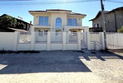 Casă cu Teren 500 Mp în Central - 2