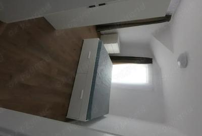 Apartament cu 3 camere semidecomandat în Central - 9