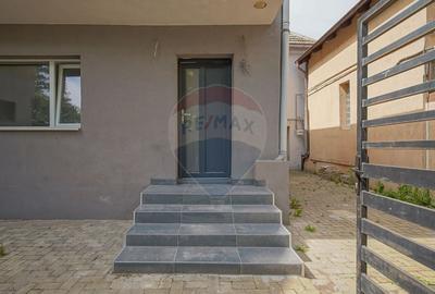 Casă cu 10 camere cu Teren 340 Mp în Florilor - 11