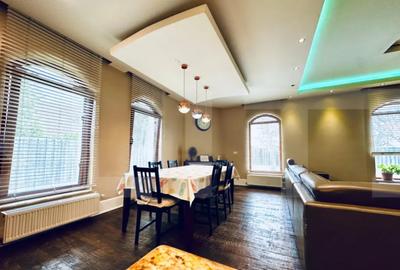 Casă cu 7 camere cu Teren 1100 Mp în Central - 2