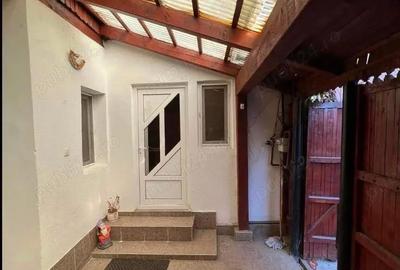 Casă cu 5 camere în Central - 1