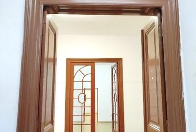 Casă individuală cu 10 camere cu Teren 325 Mp în Moșilor - 1