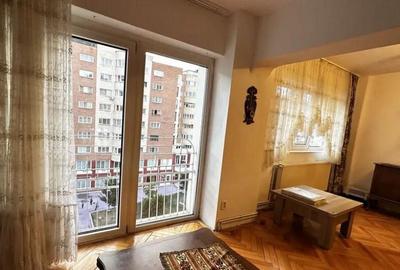 Apartament cu 3 camere, decomandat - zona Racadau. - 1