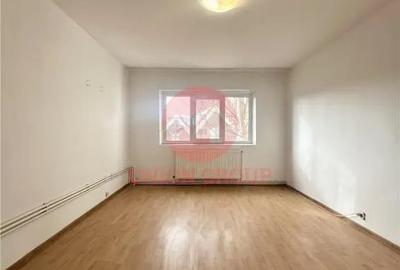 Apartament cu 4 camere decomandat în Km 4