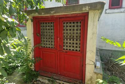 Casă cu 3 camere decomandat în Central