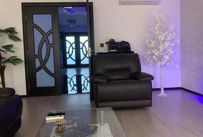 Casă cu 17 camere în Central - 1