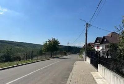 Teren de 3300 mp, în Central - 8