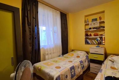 Casă cu 7 camere cu Teren 300 Mp în Mihai Bravu - 16