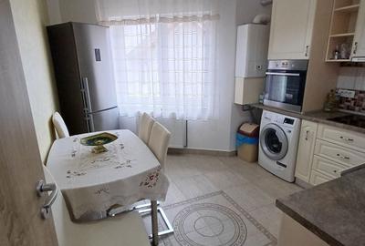 Apartament cu 2 camere decomandat în Tractorul - 8