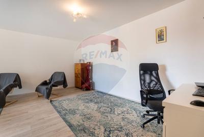 Apartament cu 3 camere decomandat, mobilat în Tractorul - 3