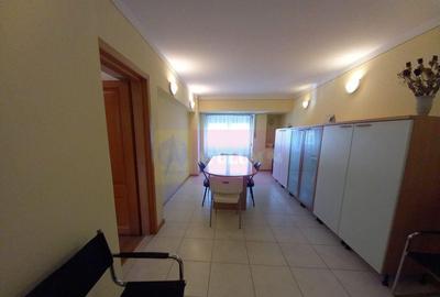 Apartament cu 4 camere decomandat în Central - 2