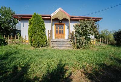 Casă cu 4 camere cu Teren 1800 Mp în Chiperești - 1
