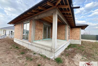 Casă individuală cu 4 camere cu Canalizare în Est - 3