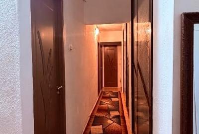 Apartament 3 camere, decomandat, etaj 2, strada 22 Decembrie 1989 - 1