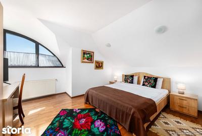 Casă cu 5 camere cu Teren 1300 Mp în Central - 2