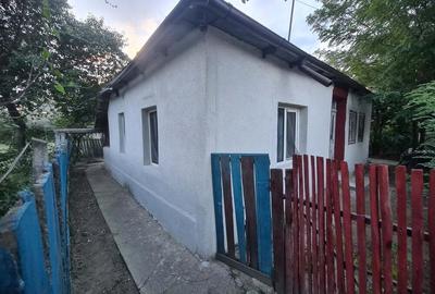 Vand casa + curte sup totala 2100 m2 - 2