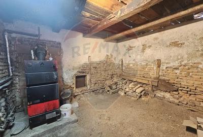 Casă cu 4 camere cu Teren 1371 Mp în Crivina - 1