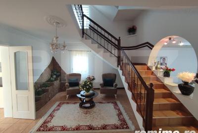 Casă cu 6 camere cu Teren 2000 Mp în Rădăuți - 1
