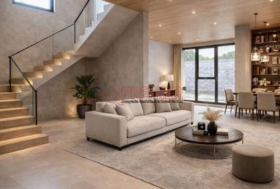 Casă cu 5 camere cu Teren 279 Mp în Central