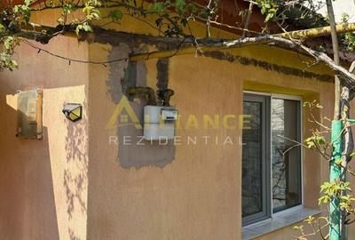 Casă cu 5 camere cu Teren 754 Mp în Glina - 1