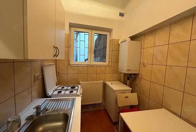 Apartament cu 3 camere semidecomandat în Polonă