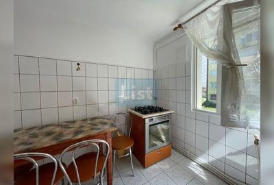 Apartament cu 3 camere semidecomandat în Micro III - 3