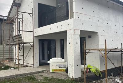 Casă cu 4 camere în Central - 1