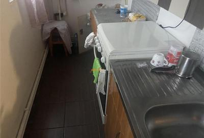 Garsoniera de , zona Spitalul Judetean Focsani , 28 mp , de - 8