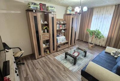 Vanzare apartament 2 camere, luminos, etaj 3, Rovinari strada Jiului Vanzare apartament 2 camere, luminos, etaj 3, Rovinari strada Jiului - 2