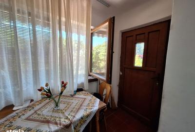 Casă cu 6 camere cu Teren 1000 Mp în Frumușani - 2