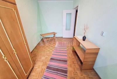 Apartament 3 camere de vanzare Centru, Str. 9 Mai - 1