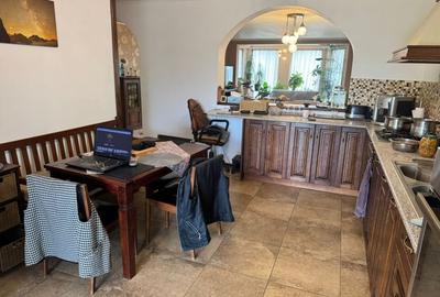 Casa superba intr-o zona linistita – 4 dormitoare, 3 bai, living spatios si grad - 13