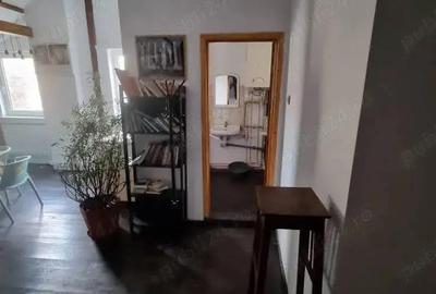 A 31 Proprietarul ofera spre inchiriere,300 mp utili in fata Inspectoratului Scolar ,strada Oituz,33 - 9