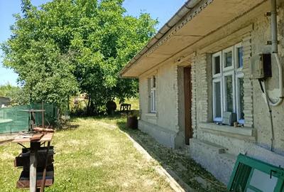 Vand casa si teren in HUSI - 4